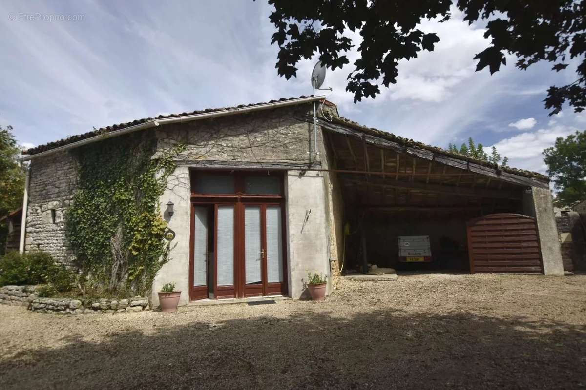 Maison à LA MOTHE-SAINT-HERAY