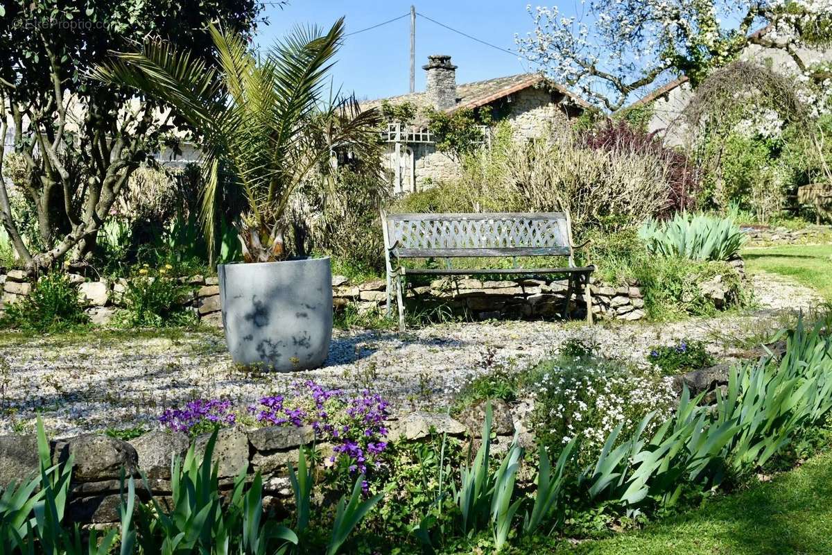 Maison à SAINT-COUTANT