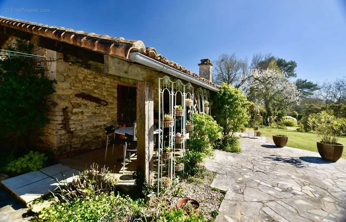 Maison à SAINT-COUTANT