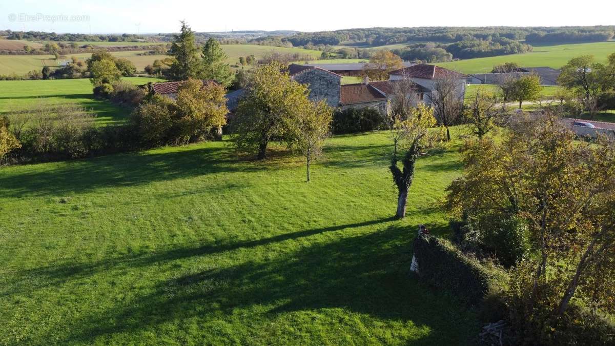 Maison à COURCOME