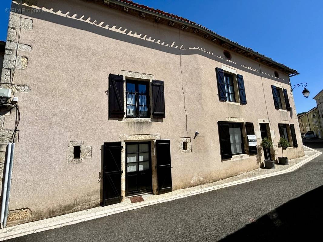 Maison à NANTEUIL-EN-VALLEE