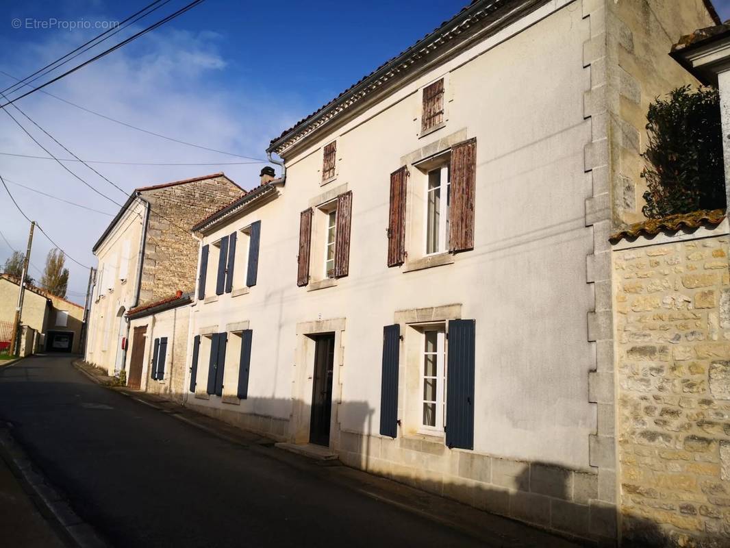 Maison à HIERSAC