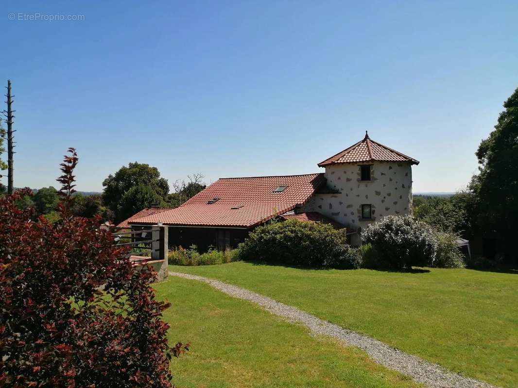 Maison à MONTROLLET