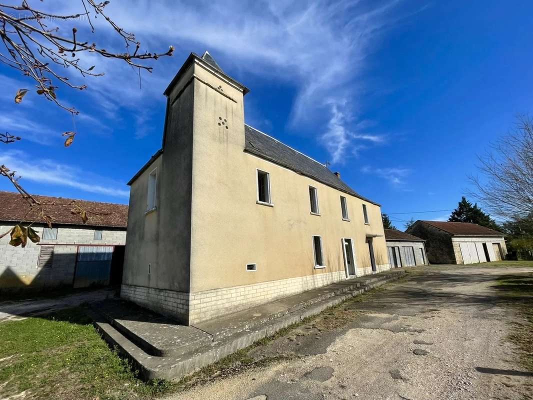 Maison à SAINT-MARTIAL-DE-NABIRAT