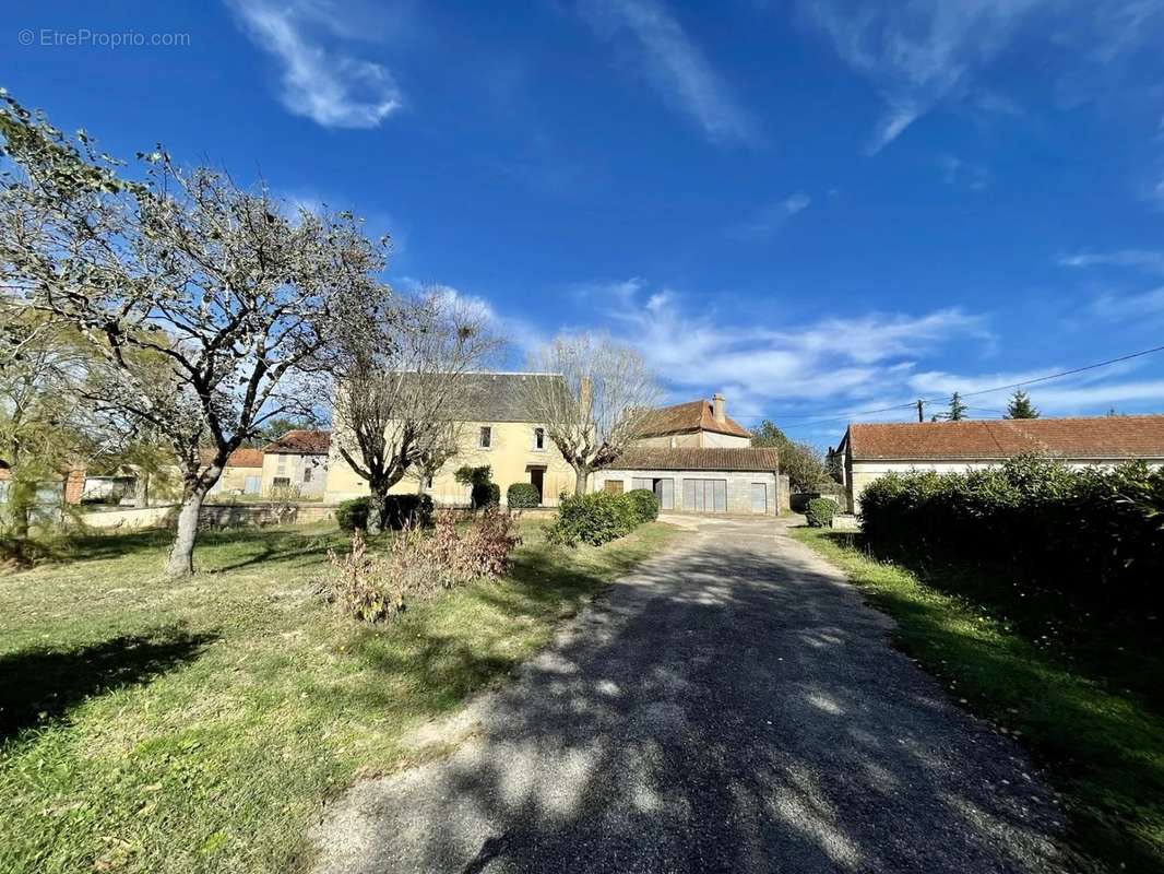 Maison à SAINT-MARTIAL-DE-NABIRAT