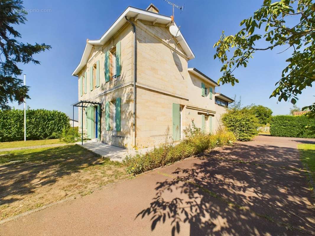 Maison à SAINT-EMILION