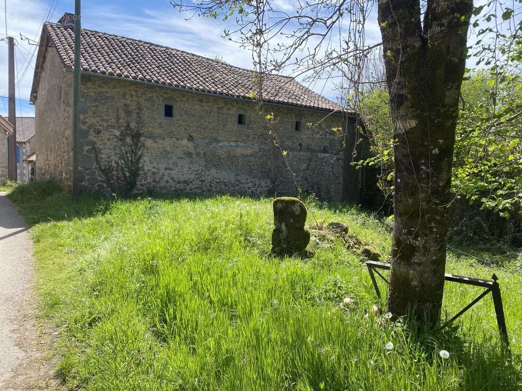 Maison à BUSSEROLLES