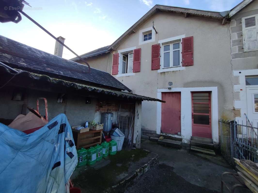 Maison à ORADOUR-SUR-VAYRES