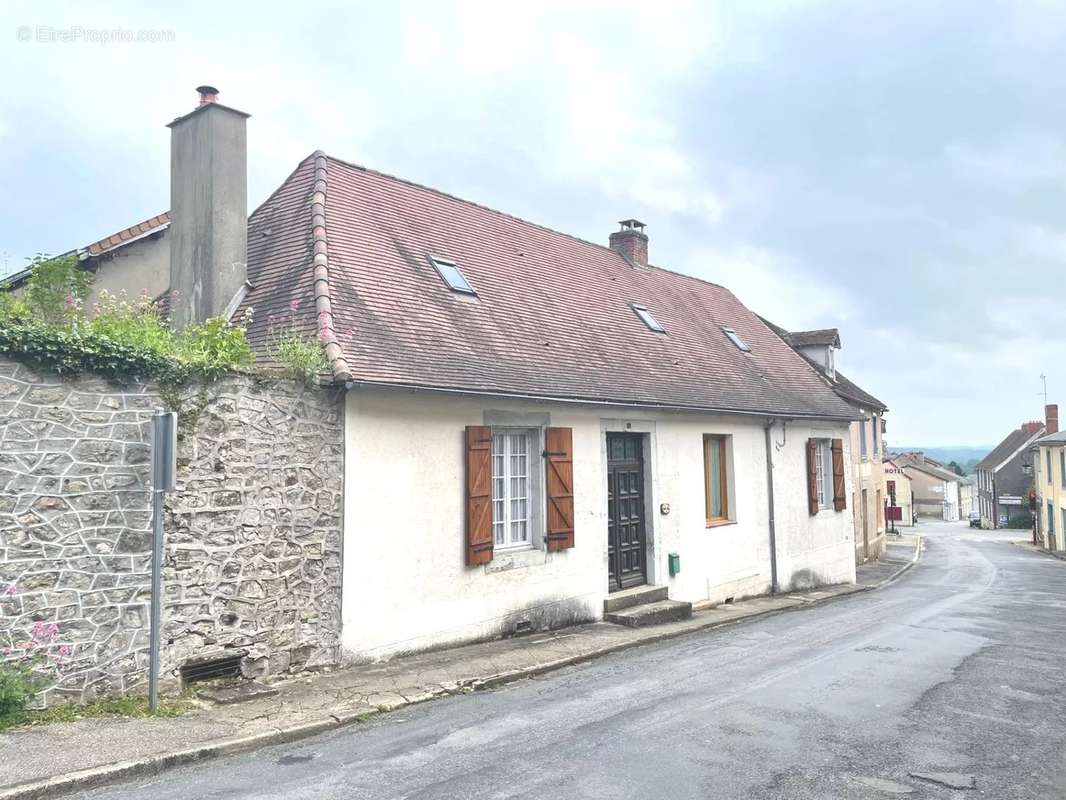 Maison à LADIGNAC-LE-LONG