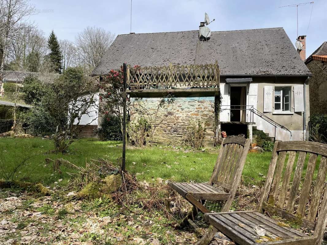 Maison à SEGUR-LE-CHATEAU