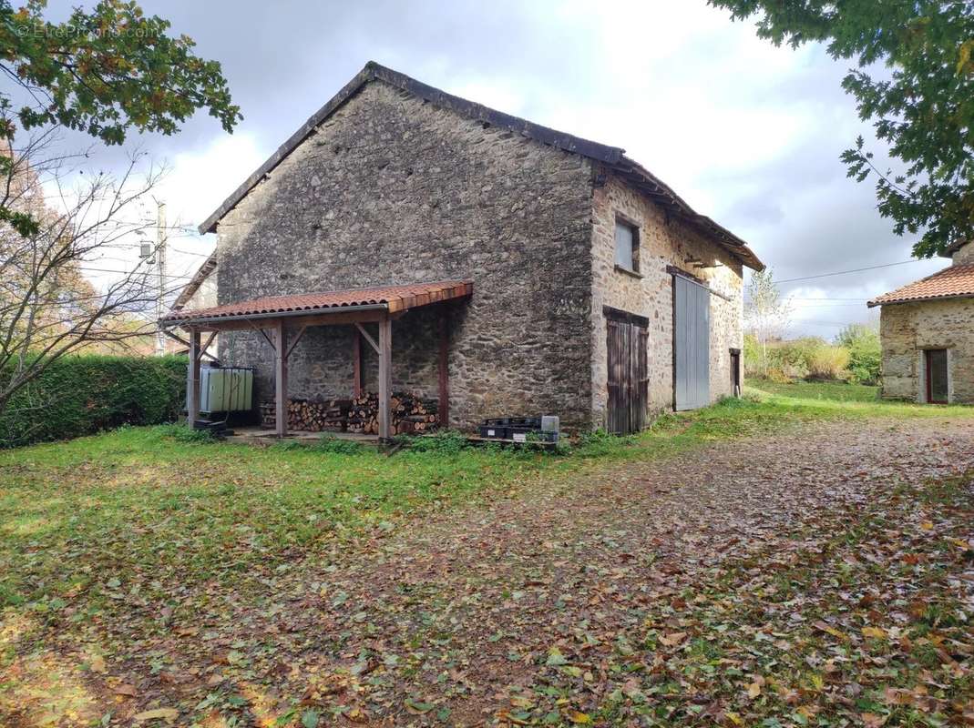 Maison à LA CHAPELLE-MONTBRANDEIX