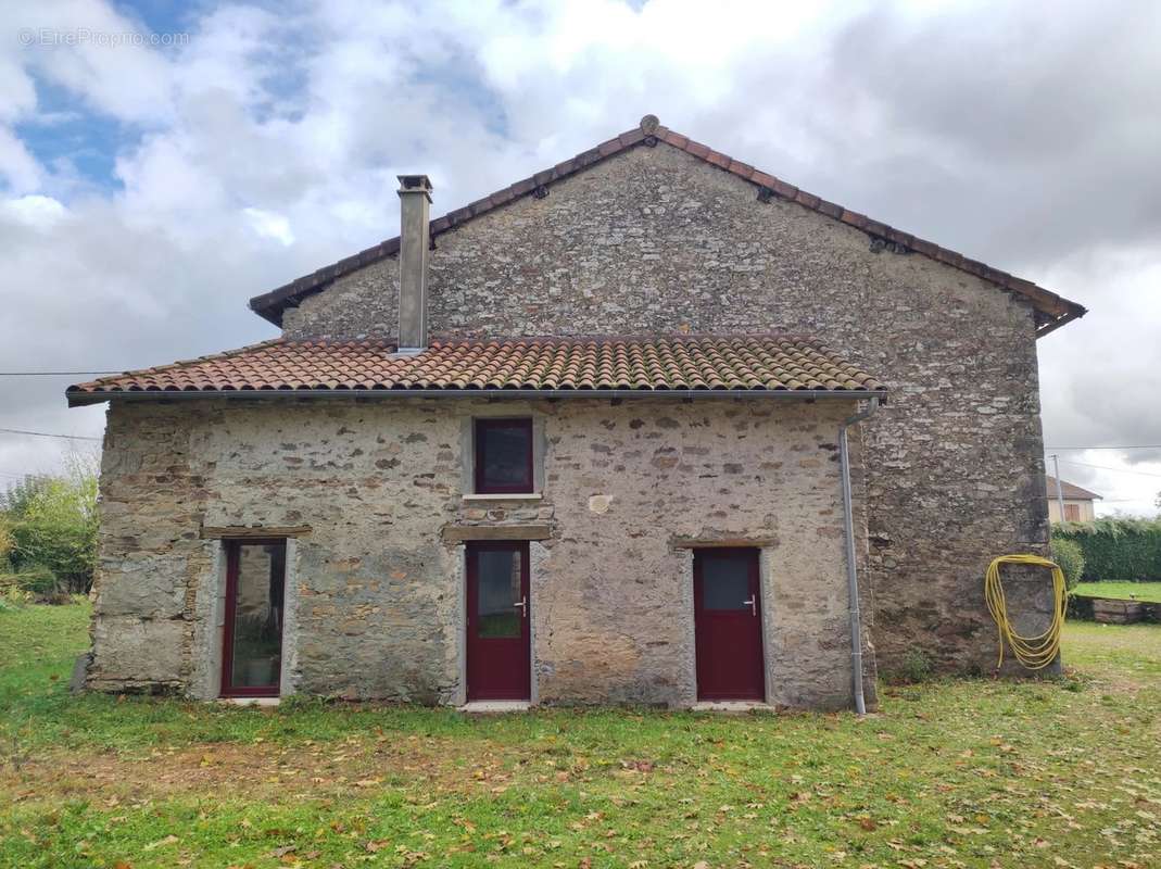 Maison à LA CHAPELLE-MONTBRANDEIX