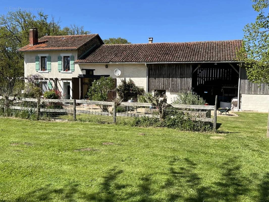 Maison à ORADOUR-SUR-VAYRES