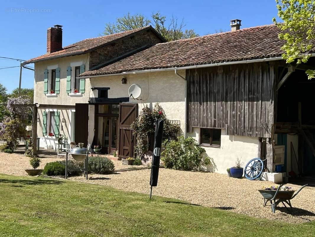 Maison à ORADOUR-SUR-VAYRES