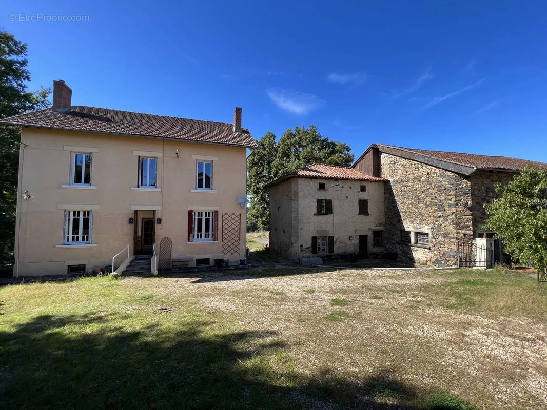 Maison à CHAMPAGNAC-LA-RIVIERE