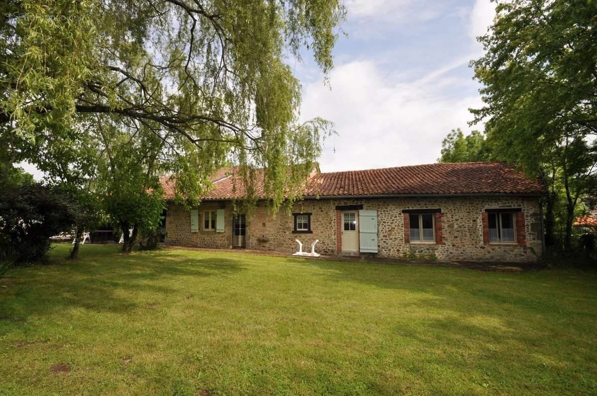 Maison à CHASSENEUIL-SUR-BONNIEURE