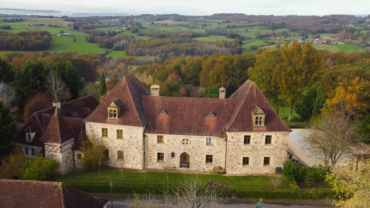 Maison à HAUTEFORT