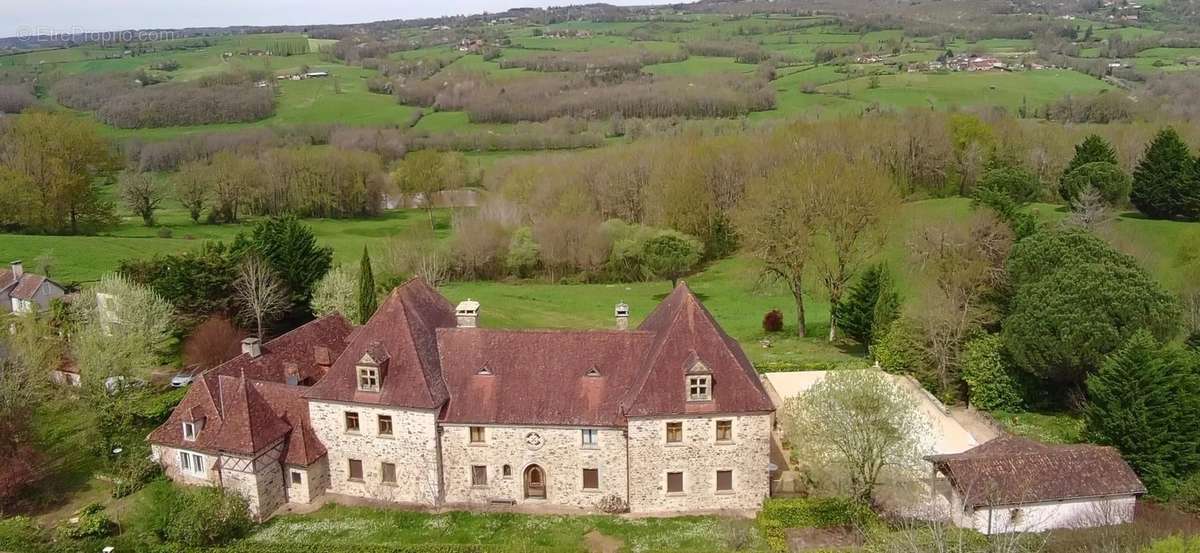 Maison à HAUTEFORT