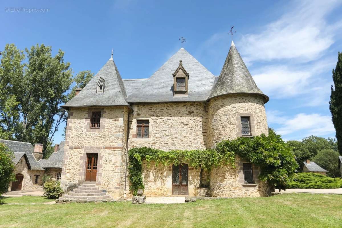 Maison à ARNAC-POMPADOUR