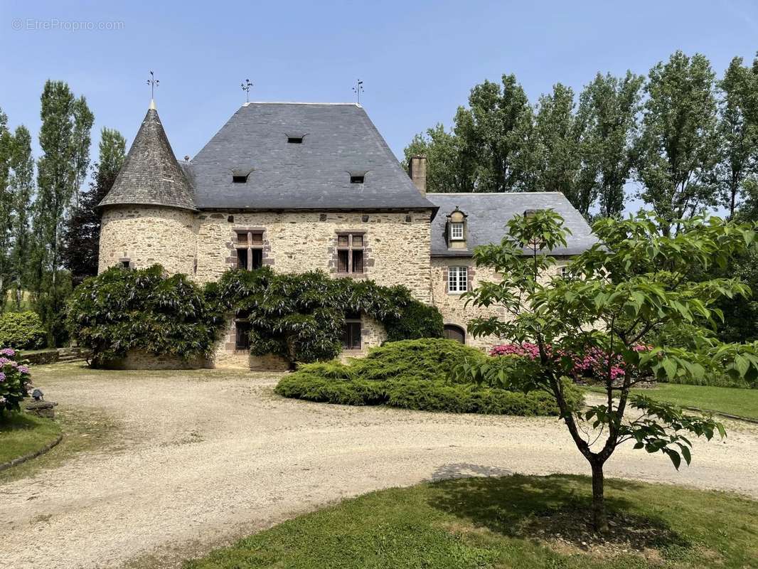 Maison à ARNAC-POMPADOUR