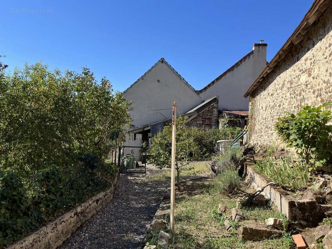 Maison à BRIGUEIL-LE-CHANTRE