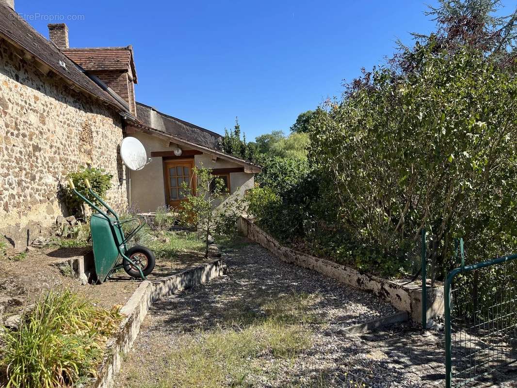 Maison à BRIGUEIL-LE-CHANTRE