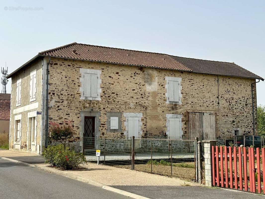 Maison à BUSSIERE-POITEVINE