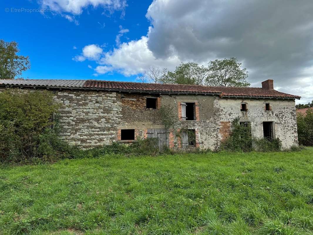 Maison à BUSSIERE-POITEVINE