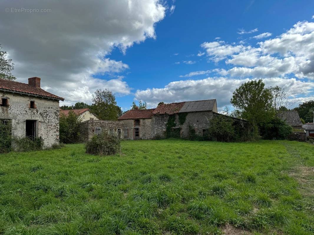 Maison à BUSSIERE-POITEVINE