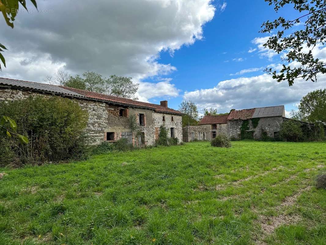 Maison à BUSSIERE-POITEVINE