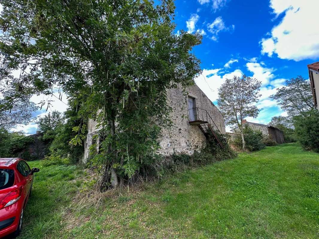 Maison à BUSSIERE-POITEVINE