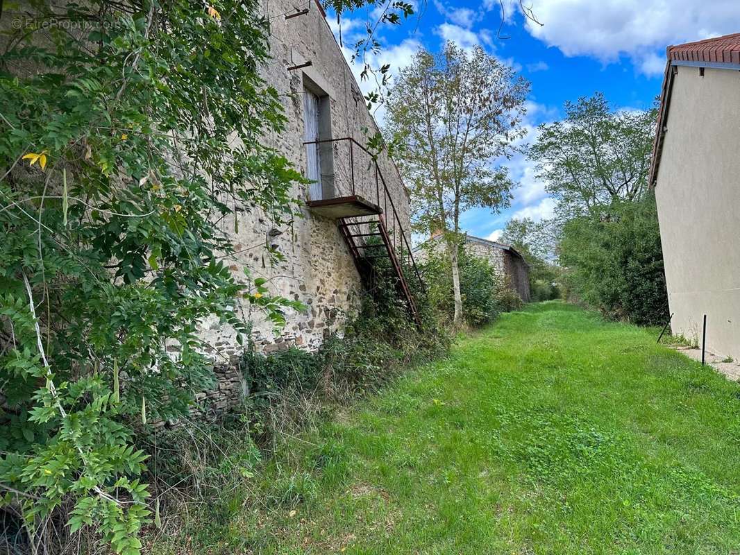 Maison à BUSSIERE-POITEVINE