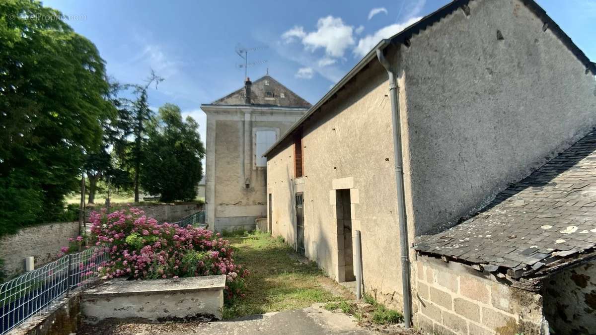 Maison à LUSSAC-LES-EGLISES