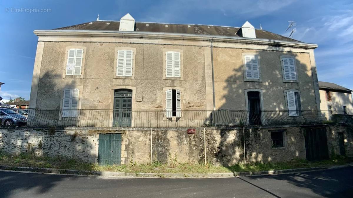 Maison à LUSSAC-LES-EGLISES