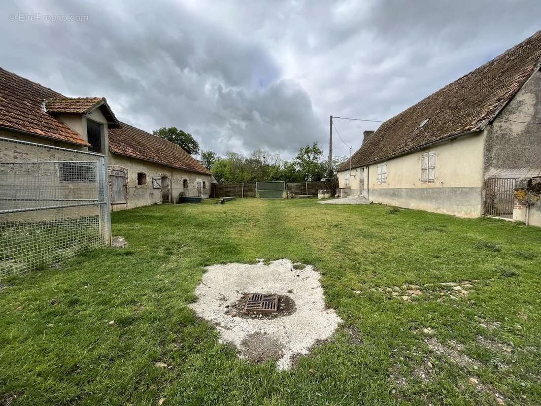 Maison à SAINT-LEOMER