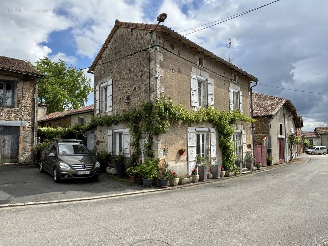 Maison à CONFOLENS