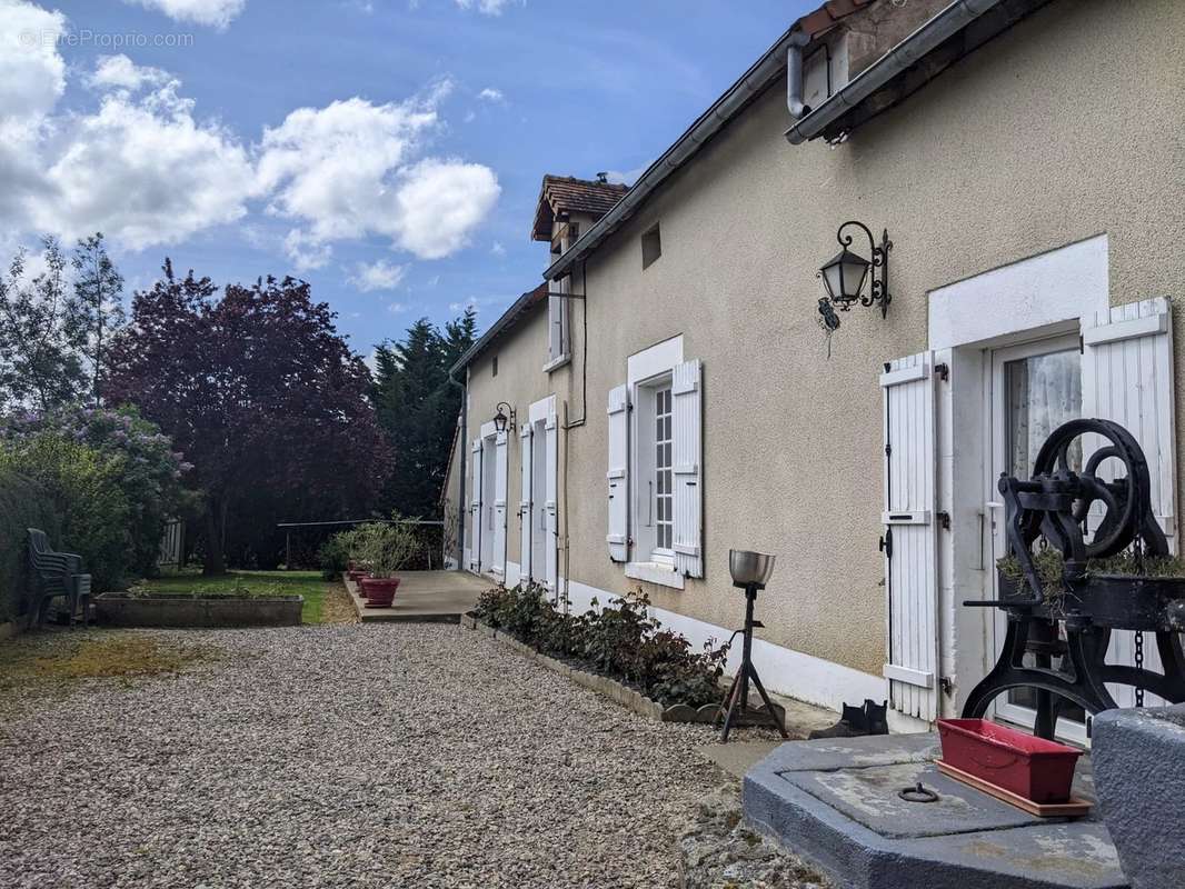 Maison à BRIGUEIL-LE-CHANTRE