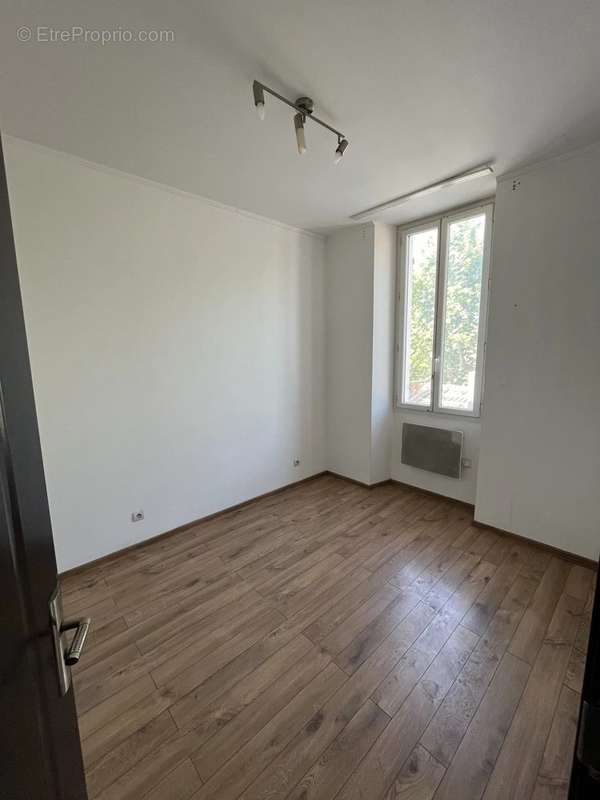 Appartement à MARSEILLE-4E