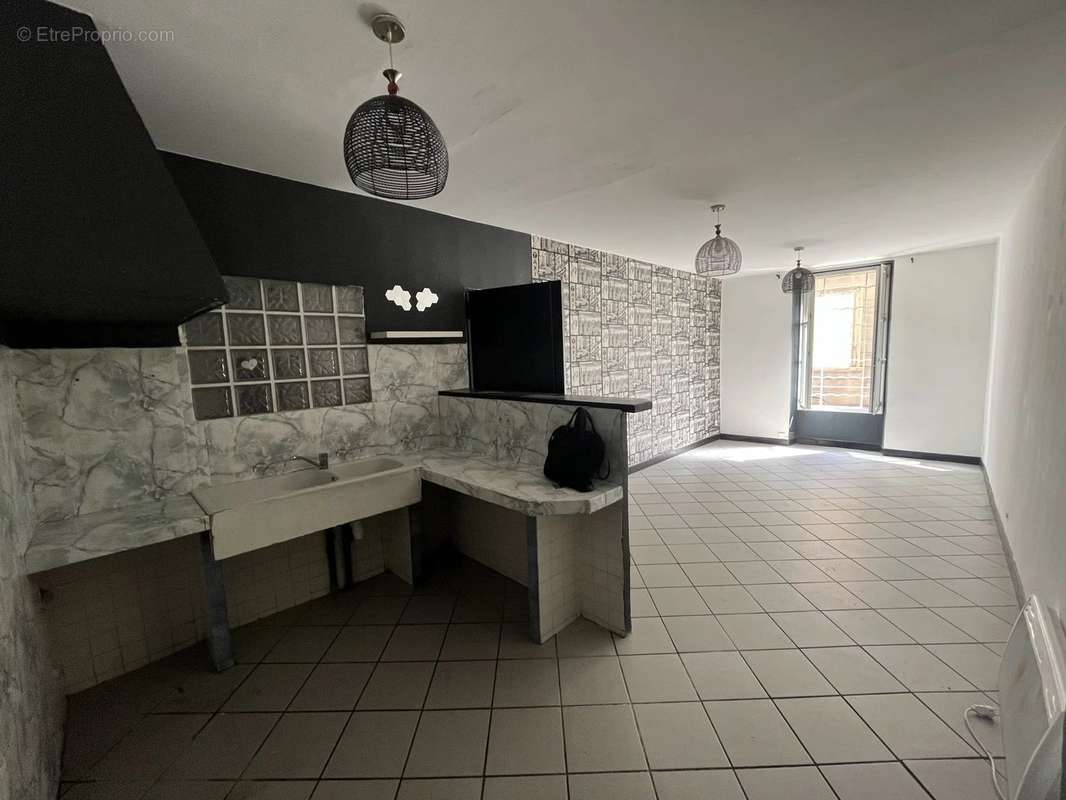 Appartement à MARSEILLE-4E