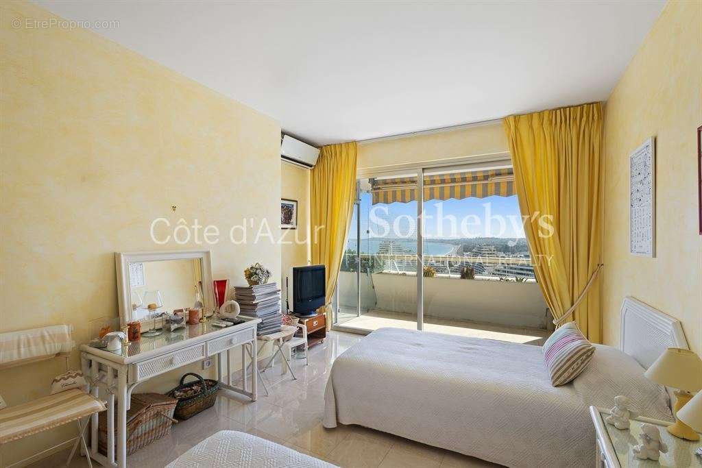 Appartement à VILLENEUVE-LOUBET