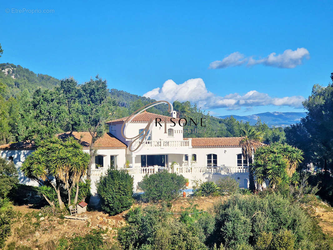 Maison à SAINT-CYR-SUR-MER