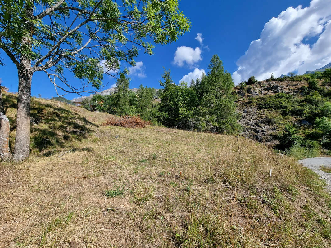 Terrain à SAINT-MICHEL-DE-CHAILLOL