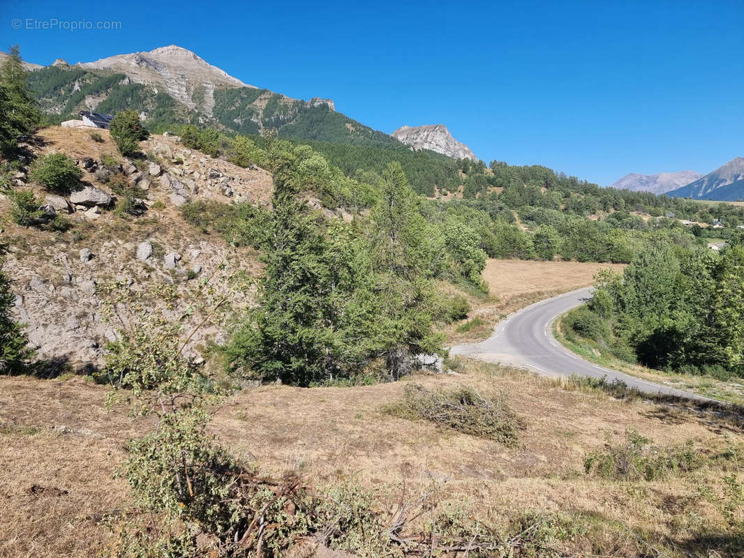 Terrain à SAINT-MICHEL-DE-CHAILLOL