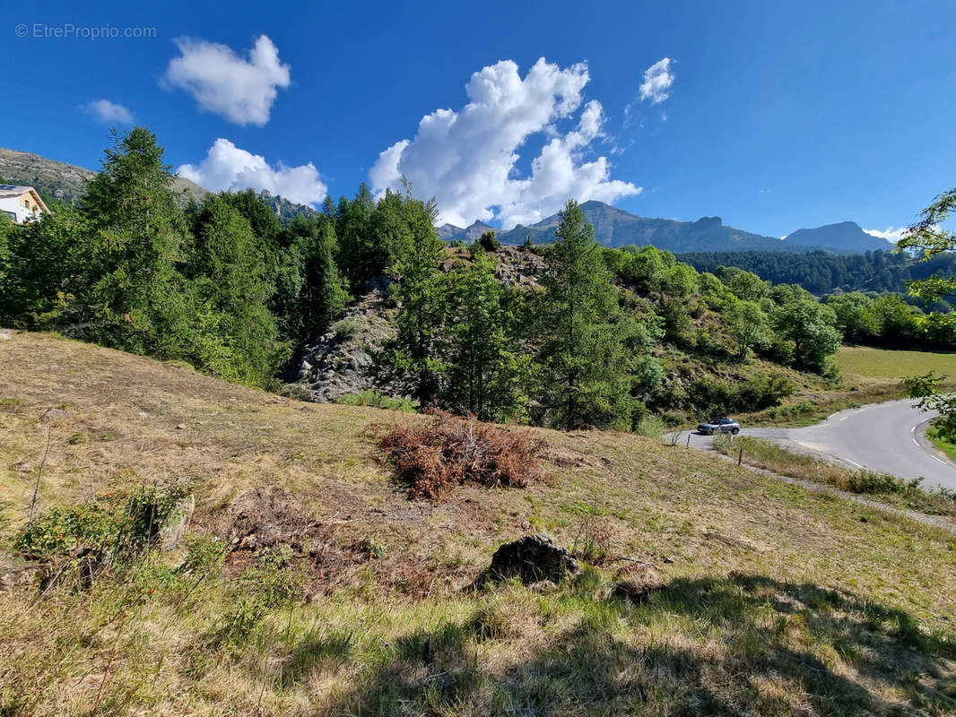 Terrain à SAINT-MICHEL-DE-CHAILLOL