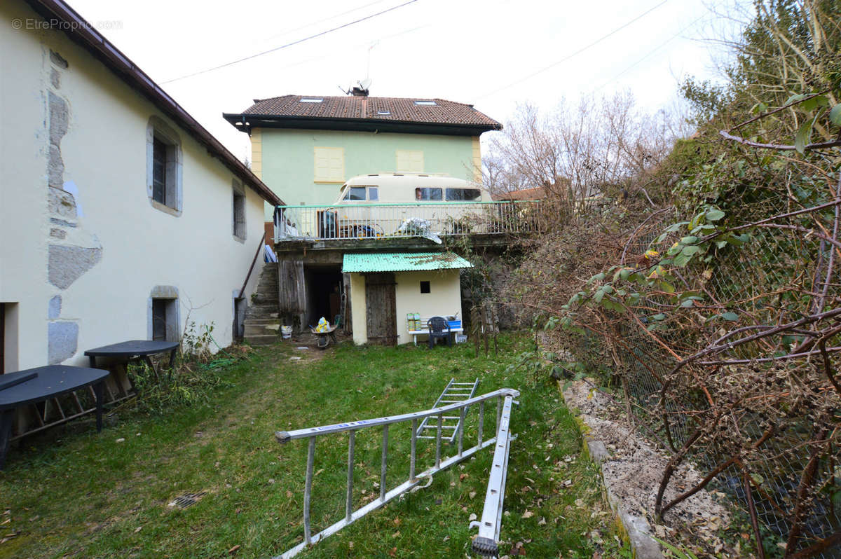 Maison à PERON