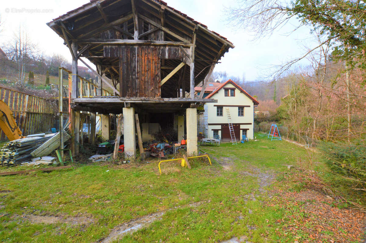 Maison à PERON