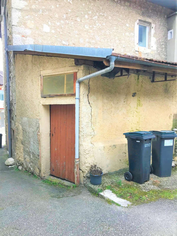 Maison à COLLONGES