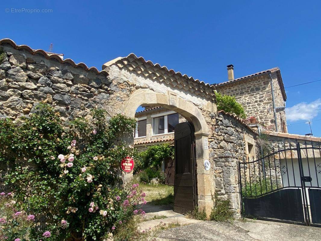 Maison à SAINT-PAUL-LE-JEUNE