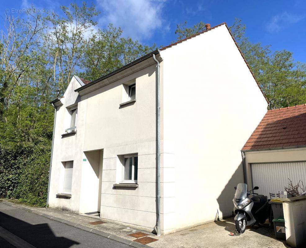 Appartement à SAINT-THIBAULT-DES-VIGNES