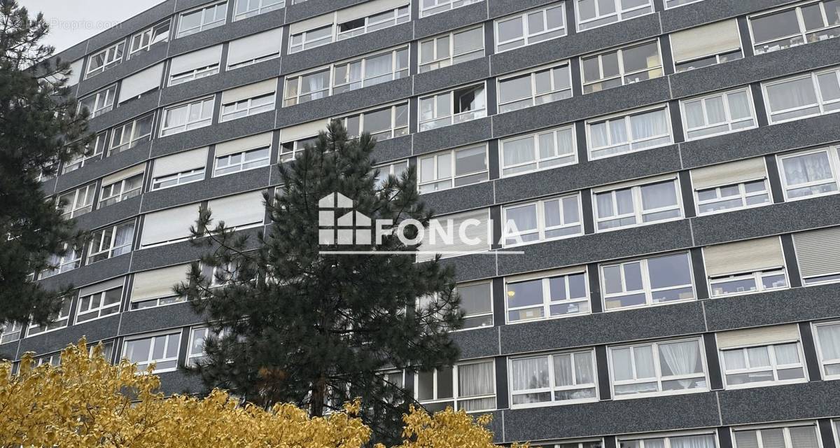 Appartement à COURBEVOIE